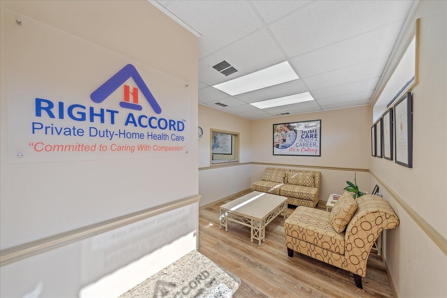 More Photos Of 1872 Tamiami Trl S, Venice Office For Sale