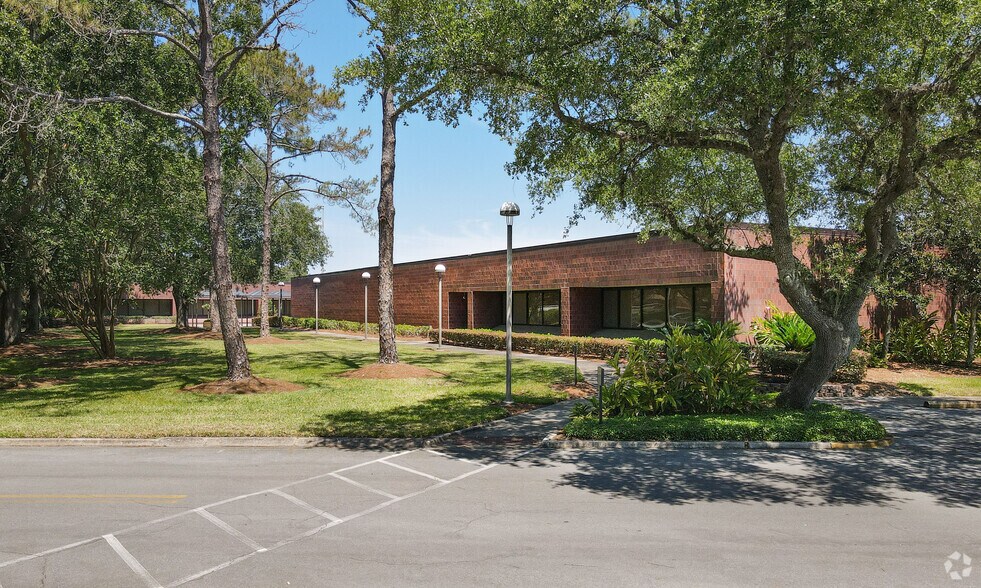 More Photos Of 8001 Baymeadows Way, Jacksonville Office For Lease