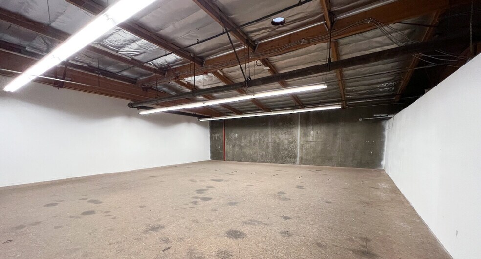 More Photos Of 2325 S Cedar Ave, Fresno Warehouse For Lease