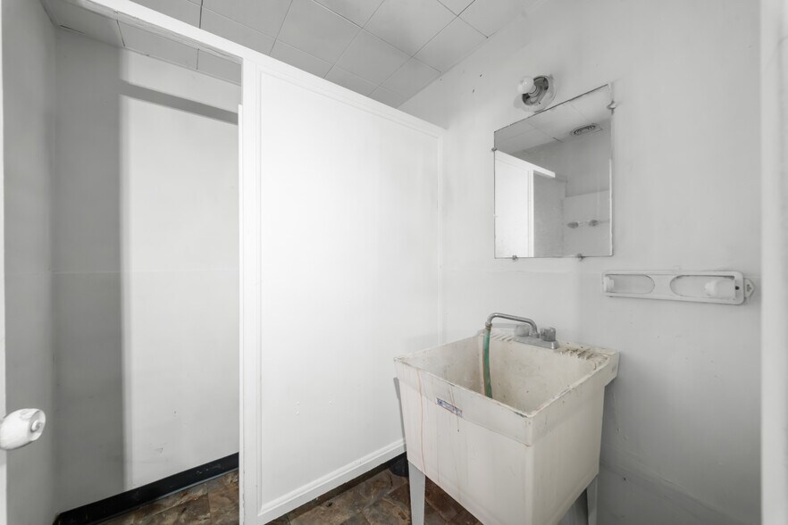 More Photos Of 1601-1605 Whitaker St, Savannah Freestanding For Sale