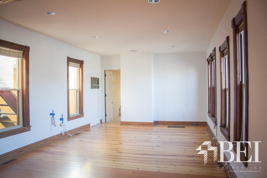 More Photos Of 11 N Batavia Ave, Batavia Office For Sale