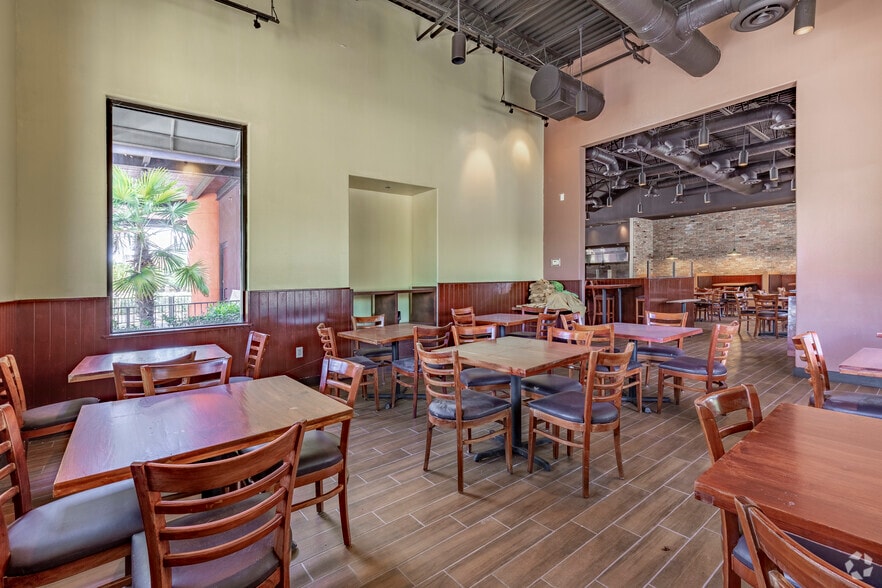 More Photos Of 17660 Henderson Pass, San Antonio Restaurant For Sale