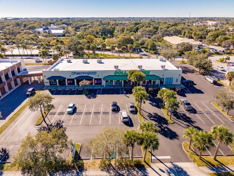 More Photos Of 701 21st St, Vero Beach General Retail For Lease