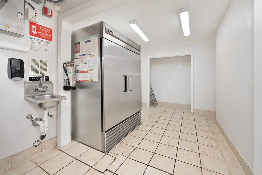 More Photos Of 1512 E Bayview Blvd, Norfolk Freestanding For Sale