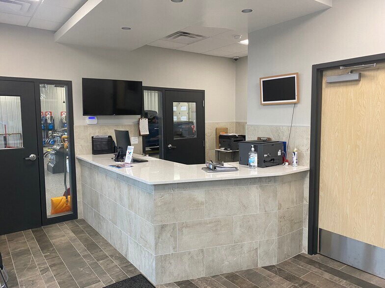 More Photos Of 2290 Downer Street Rd, Baldwinsville Auto Repair For Sale