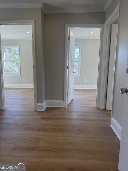 More Photos Of 1165 Cedar Shoals Dr, Athens Loft Creative Space For Sale