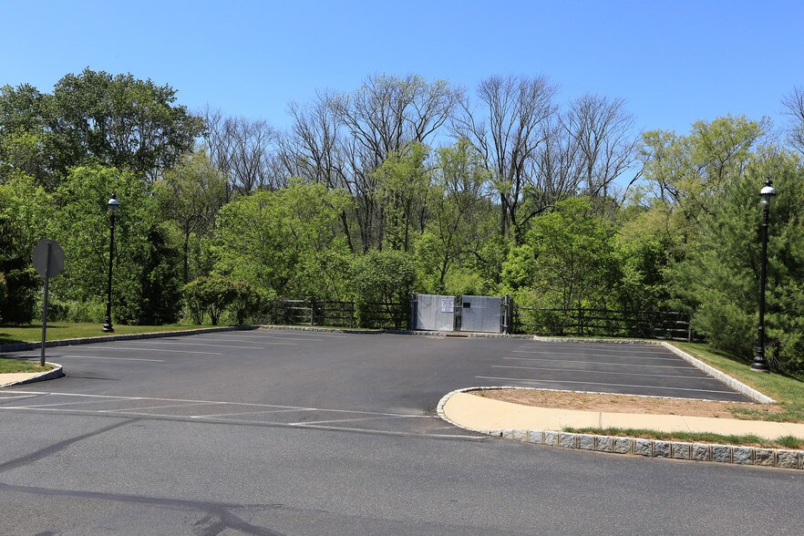 More Photos Of 66 Buck Rd, Southampton Medical For Lease