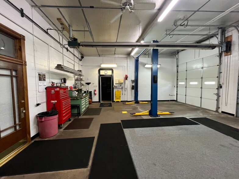 More Photos Of 604 Wallace Run Rd, Beaver Falls Convenience Store For Sale