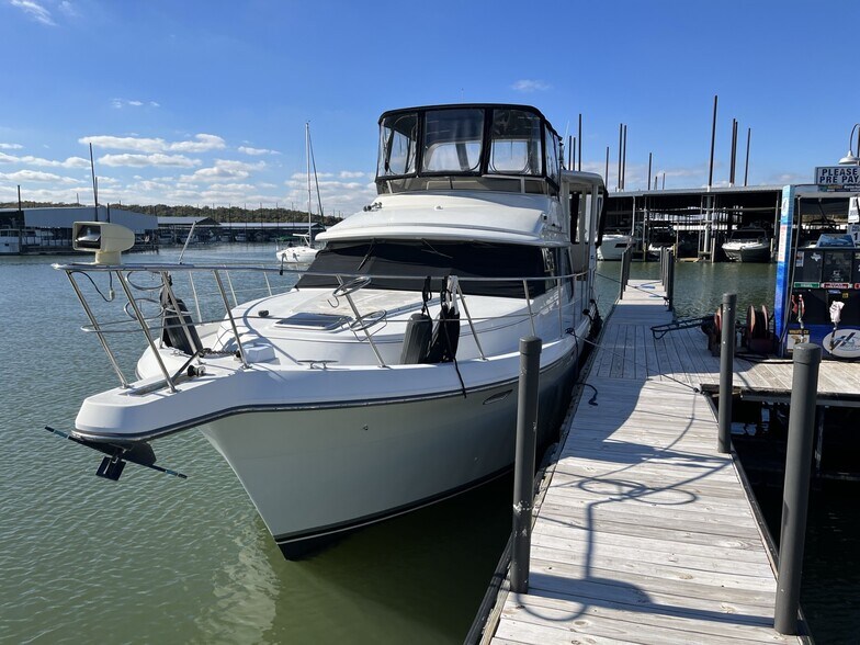 More Photos Of 286 Lake Shore Dr, Pottsboro Marina For Sale