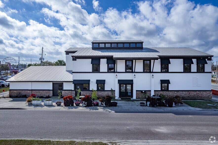 More Photos Of 343 N Bay St, Eustis Coworking Space