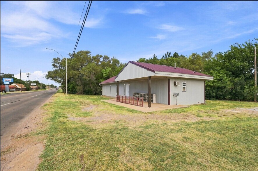 More Photos Of 4 Oklahoma Blvd, Alva Freestanding For Sale
