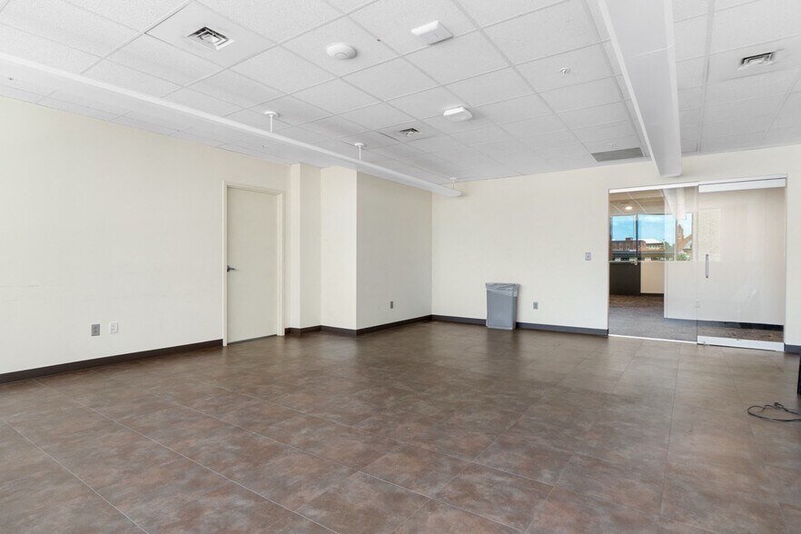 More Photos Of 1100 Market St, Chattanooga Office For Sale