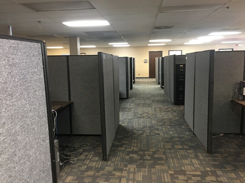 More Photos Of 8600 S I 35 Service Rd, Oklahoma City Office For Lease