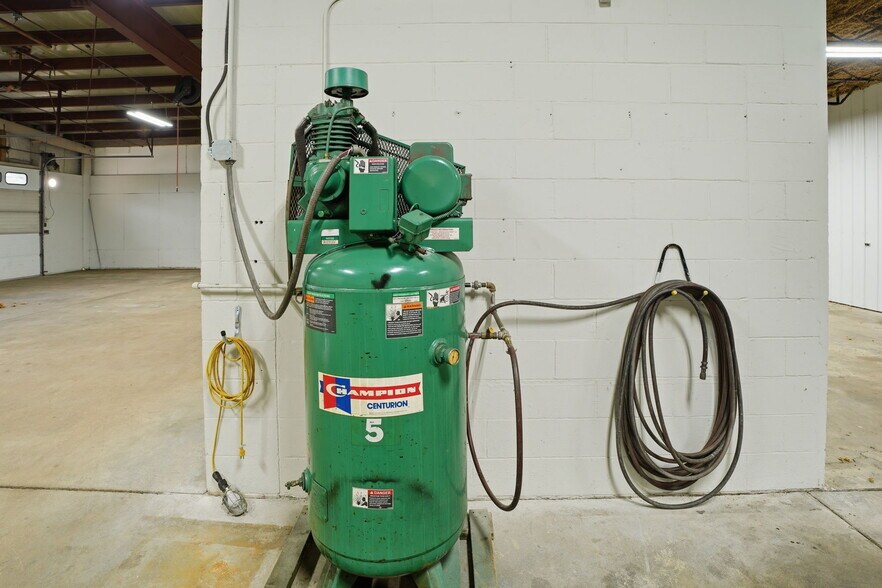 More Photos Of 3499 E Main St, Kalamazoo Auto Repair For Lease