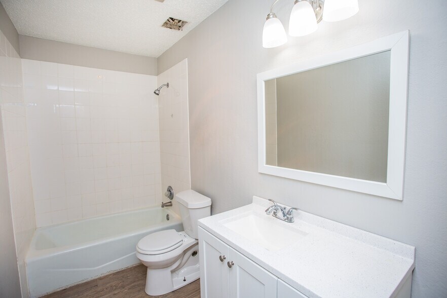 More Photos Of 7410 Quaker Ave, Lubbock Apartments For Sale