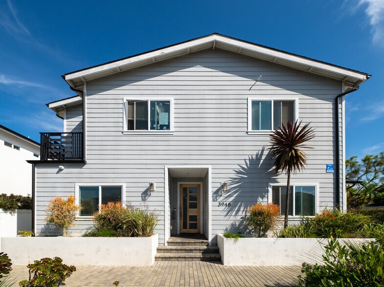 More Photos Of 3944 S Budlong Ave, Los Angeles Apartments For Sale