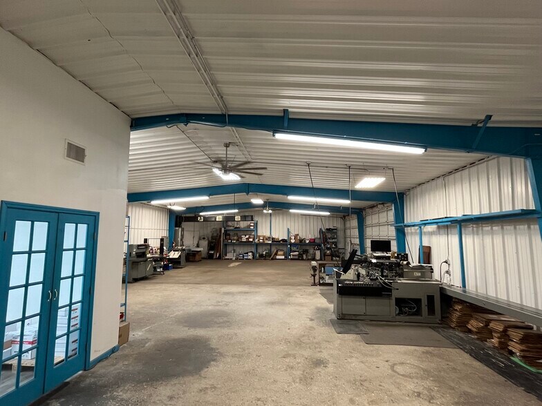 More Photos Of 1010 Rayford Rd, Spring Warehouse For Lease