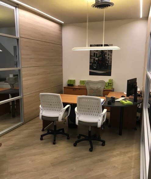 More Photos Of 601 S 21st Ave, Hollywood Showroom For Lease