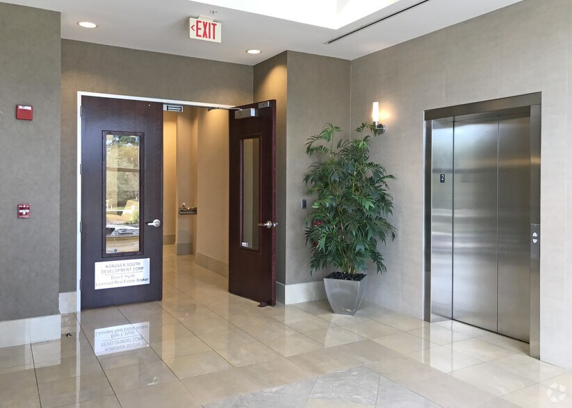 More Photos Of 431 Fairway Dr, Deerfield Beach Office For Lease