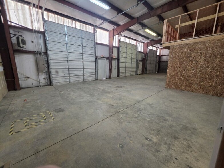 More Photos Of 1030 Elizabeth St, Nicholasville Self Storage For Lease