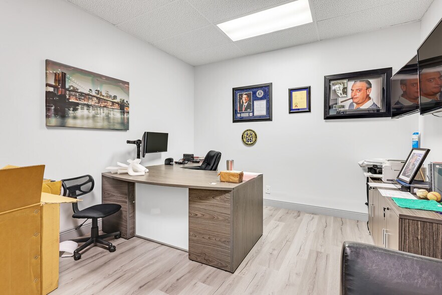 More Photos Of 3650 Coral Ridge Dr, Coral Springs Light Manufacturing For Sale