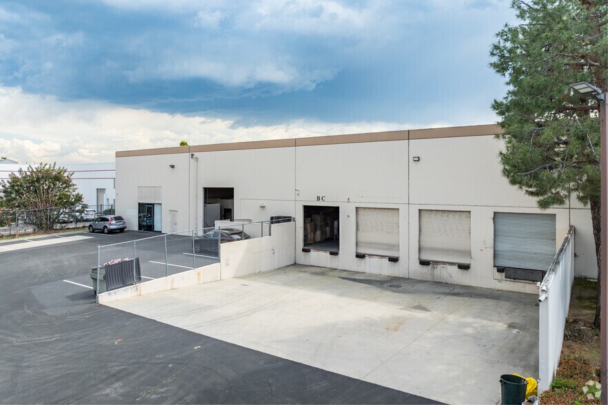 More Photos Of 950 S Hatcher Ave, City of Industry Distribution For Lease