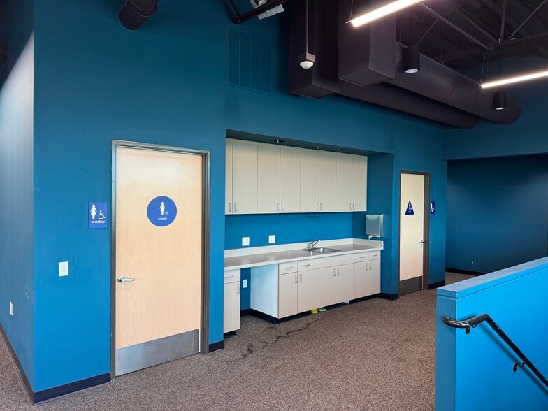 More Photos Of 21010 S Figueroa St, Carson Showroom For Lease