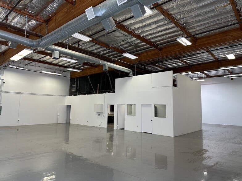 More Photos Of 1830 Lockwood St, Oxnard Warehouse For Lease