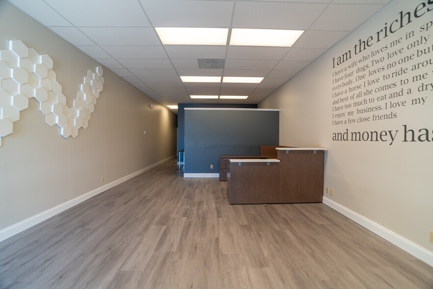 More Photos Of 3801-3837 Vaile Ave, Florissant General Retail For Lease