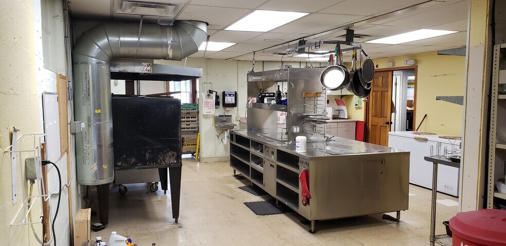 More Photos Of 1400 Stratford Rd, Delaware Freestanding For Sale