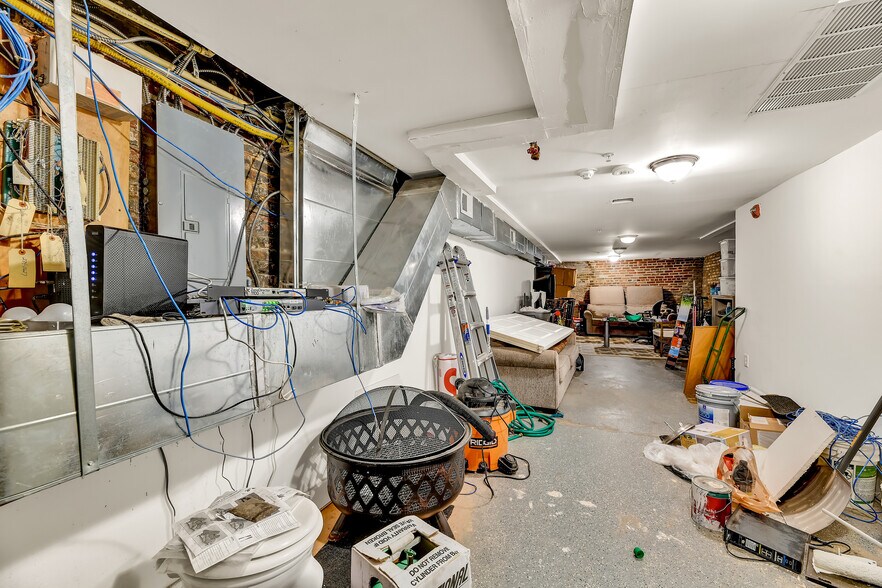 More Photos Of 407 N Charles St, Baltimore Apartments For Lease