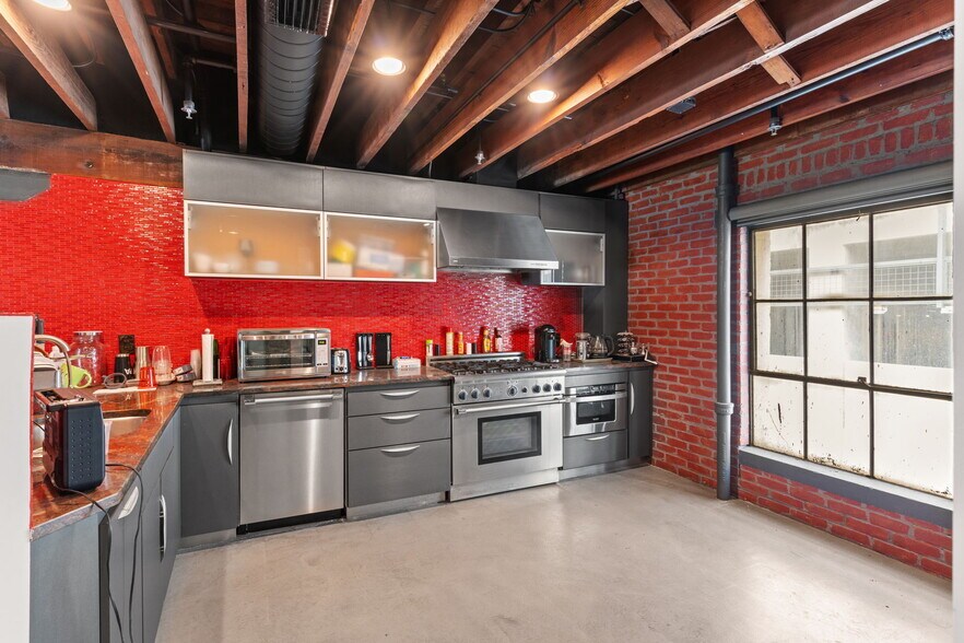 More Photos Of 1121 E Twiggs St, Tampa Loft Creative Space For Lease