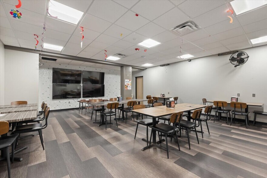 More Photos Of 7 S 4th St, Council Bluffs Health Club For Sale