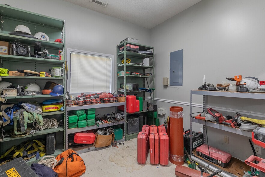 More Photos Of 2065 Cleveland Hwy, Dalton Flex For Sale