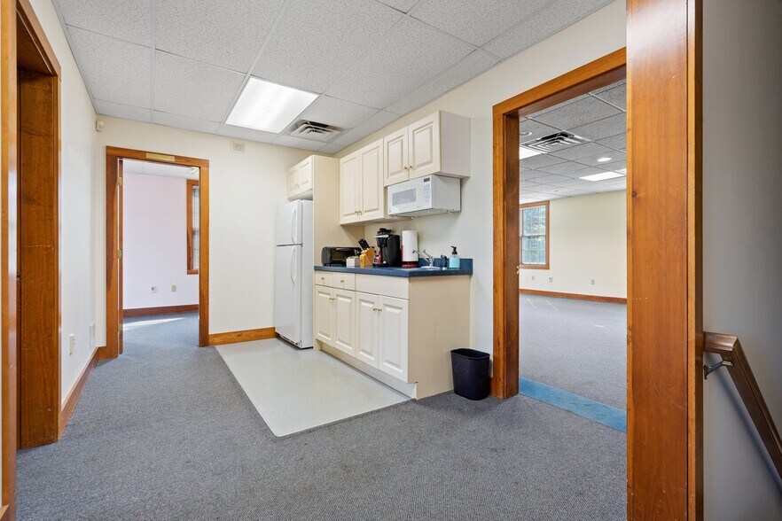 More Photos Of 41 Liberty Hill Rd, Henniker Medical For Sale