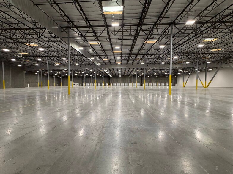 More Photos Of 28104-28144 Witherspoon Pky, Valencia Warehouse For Lease