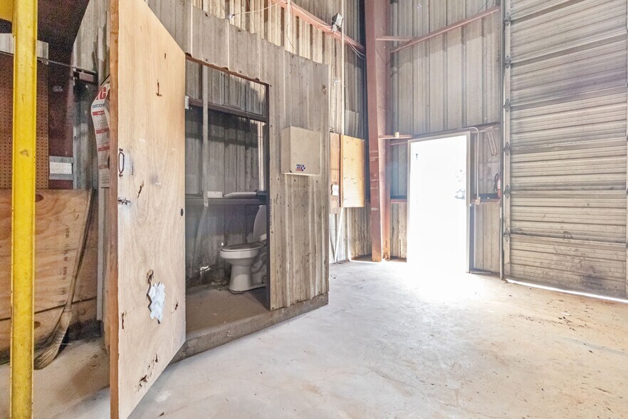 More Photos Of 17301 E FM 1097 Rd, Willis Storefront Retail Office For Sale