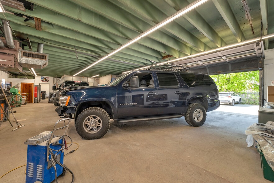 More Photos Of 11 Wilson Ct, Laconia Warehouse For Sale