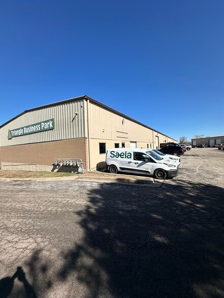 More Photos Of 6230-6244 Merriam Dr, Merriam Warehouse For Lease