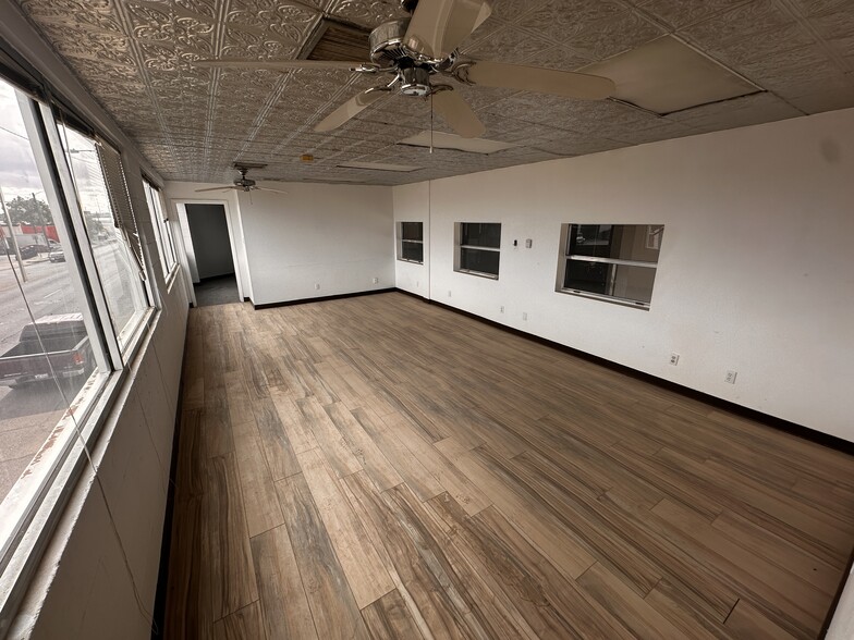 More Photos Of 2401 Alameda Ave, El Paso Showroom For Lease