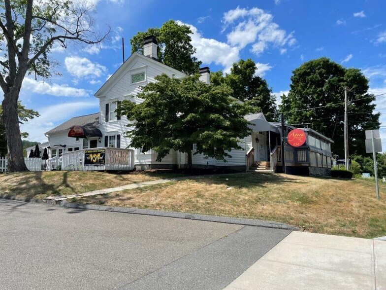 More Photos Of 828 Federal Rd, Brookfield Office For Lease