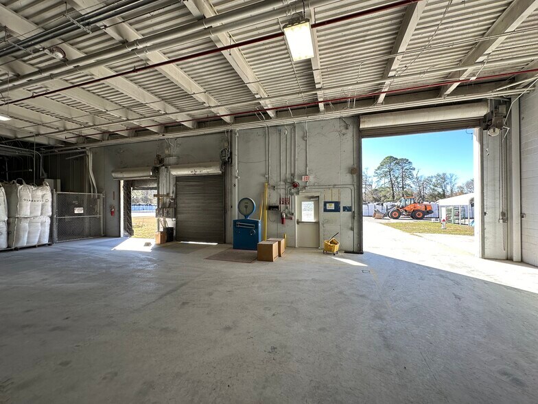 More Photos Of 302 Parker Dr, Beaufort Manufacturing For Sale