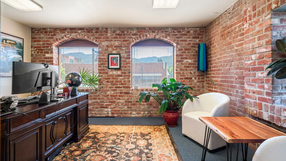 More Photos Of 367-387 N State St, Ukiah Office For Sale