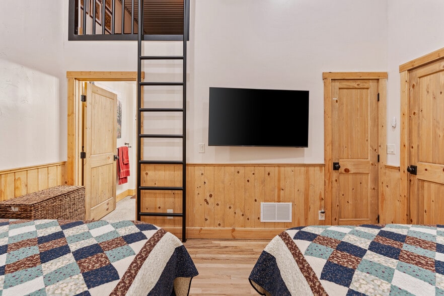 More Photos Of 417 Main St, Ashton Specialty For Sale