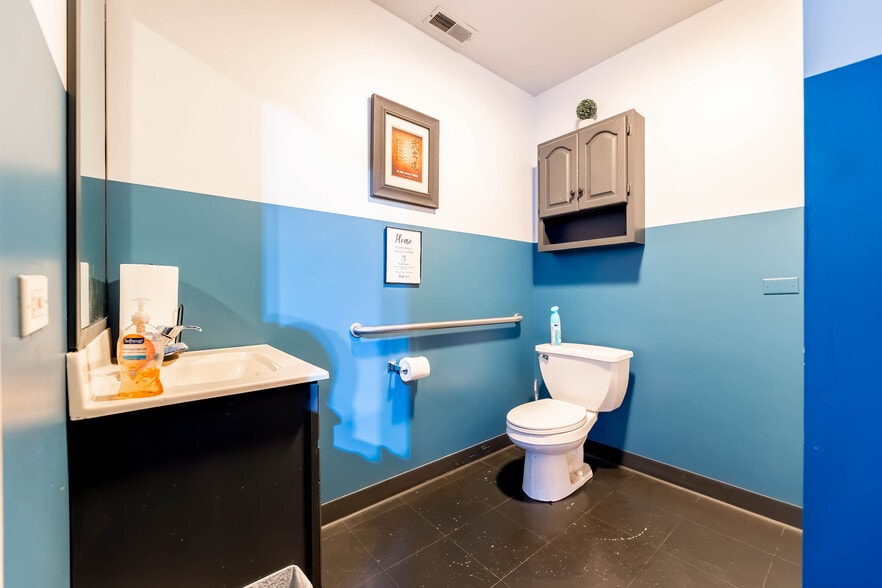 More Photos Of 17143 Westview Ave, Thornton Industrial For Sale