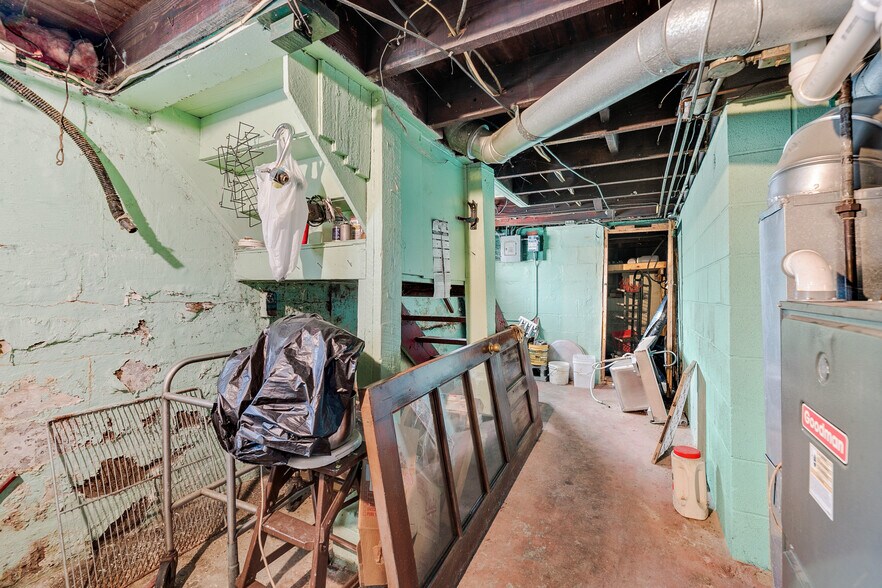 More Photos Of 5543 State Rd, Parma Freestanding For Sale