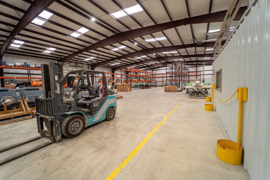 More Photos Of 236 Industrial Park Dr, Victoria Warehouse For Lease