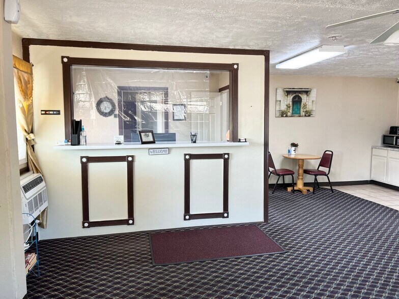 More Photos Of 1103 E B St, McCook Hotel For Sale