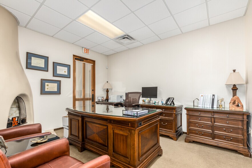 More Photos Of 11260 N Tatum Blvd, Phoenix Office For Sale