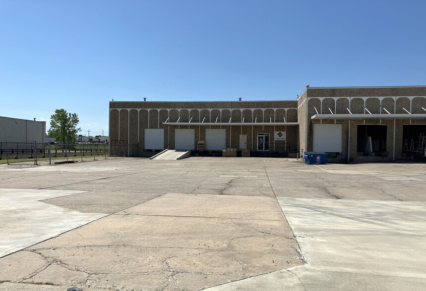 Primary Photo Of 11108-11110 E 56th St, Tulsa Manufacturing For Lease